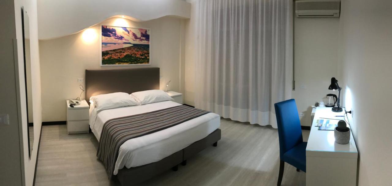 Hotel River Palace Terracina Exterior photo