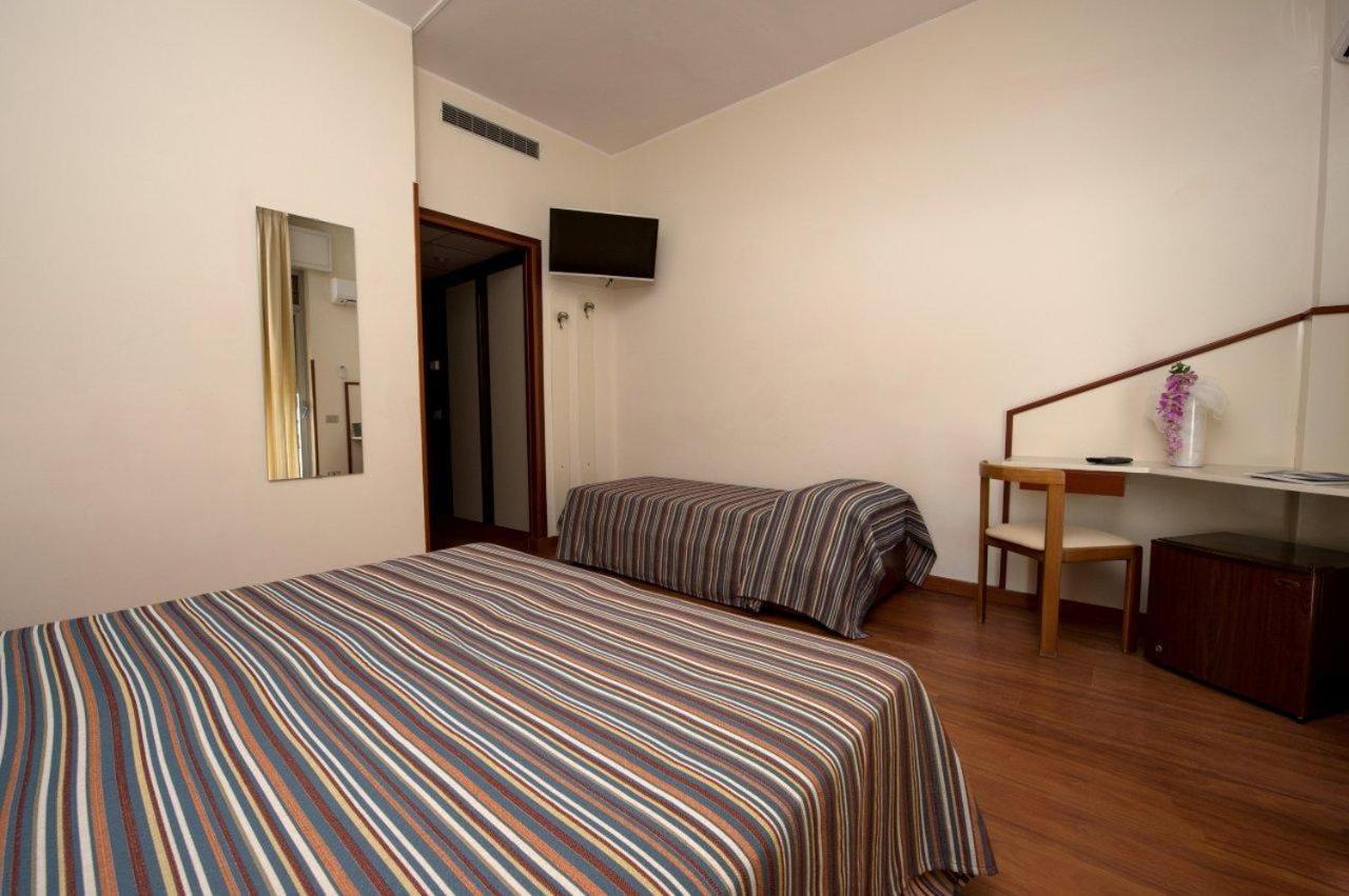 Hotel River Palace Terracina Exterior photo