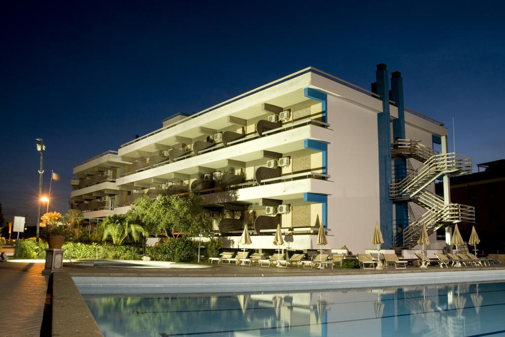 Hotel River Palace Terracina Exterior photo