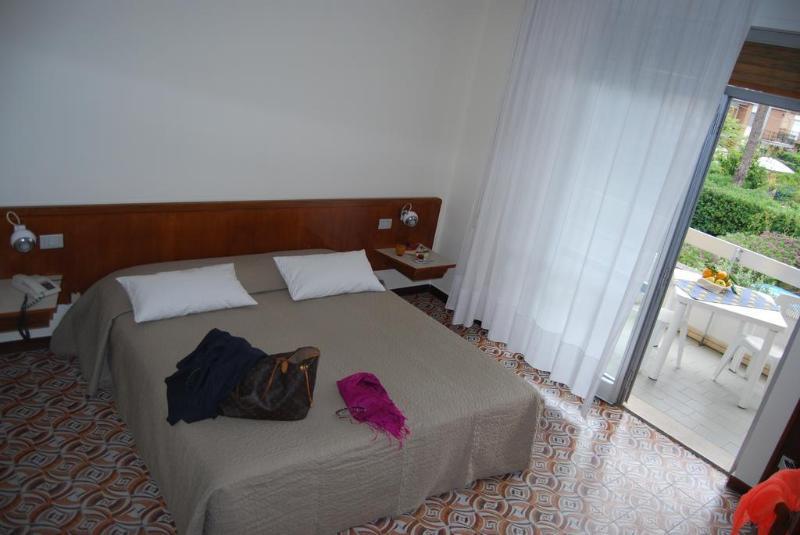 Hotel River Palace Terracina Exterior photo